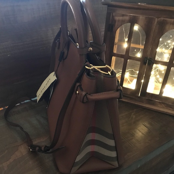 💛SOLD **Burberry Leather Medium Purse - Picture 2 of 8